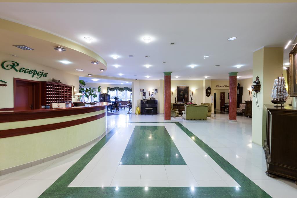 Bursztyn - Bernstein Spa & Wellness ドンプキ エクステリア 写真