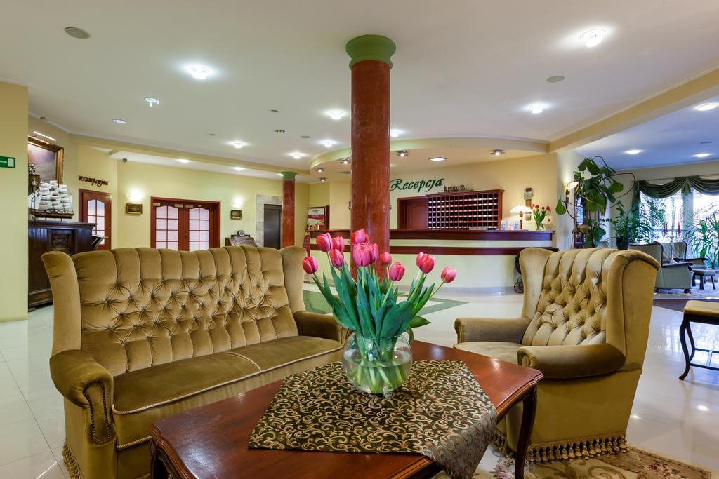 Bursztyn - Bernstein Spa & Wellness ドンプキ エクステリア 写真