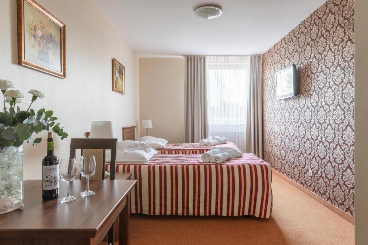 Bursztyn - Bernstein Spa & Wellness ドンプキ エクステリア 写真